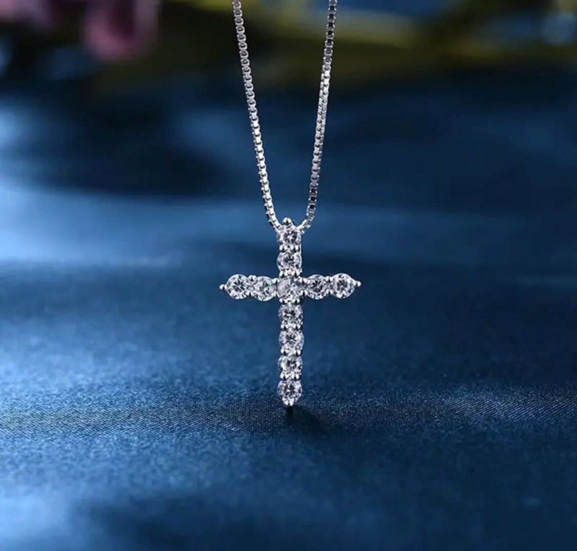 Кулон серебряный "Крест со стразами"  размер 20*30мм (средний), на цепочке (длина 46 см), в специальном подарочном мешочке