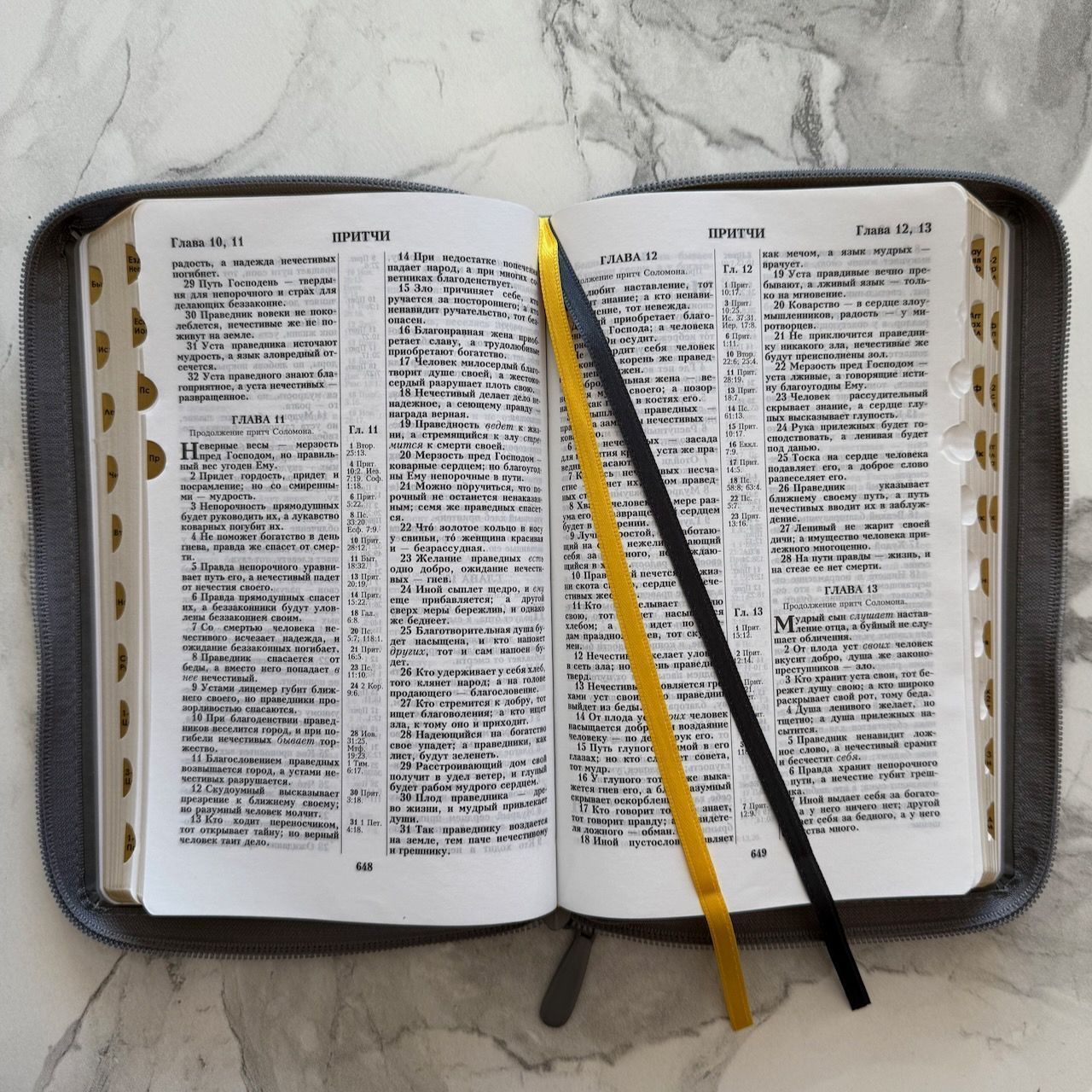 Библия 055zti код 26055-18 термо штамп "терновый венец", переплет из эко кожи на молнии с индексами, цвет серый, средний формат, 143*220 мм