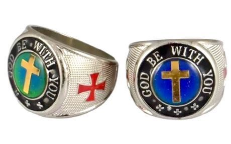 Перстень "Крест", надпись "GOD be with you" (Бог с тобой), меняет цвет от температуры, материал сталь, размер 21