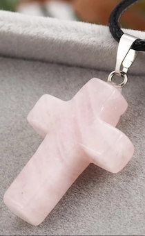 Кулон "Крестик" (размер 17 на 25 мм) из камня, цвет молочный с розовым отливом на кожаном шнурочке с металлической застежкой