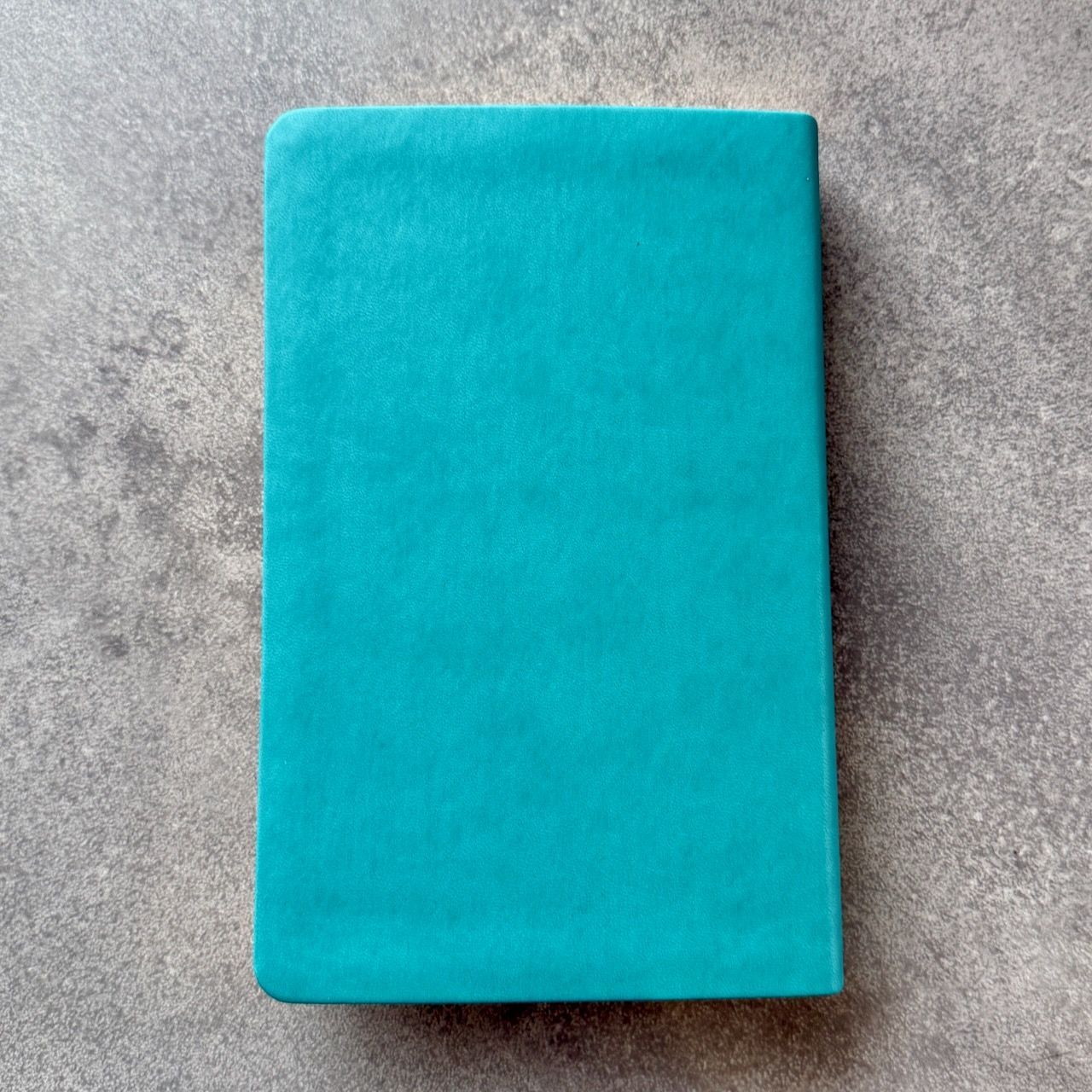 Библия 055 код 25055-60 дизайн "Библия с вензелем", переплет из эко кожи, цвет бирюзовый, средний формат, 143*220 мм