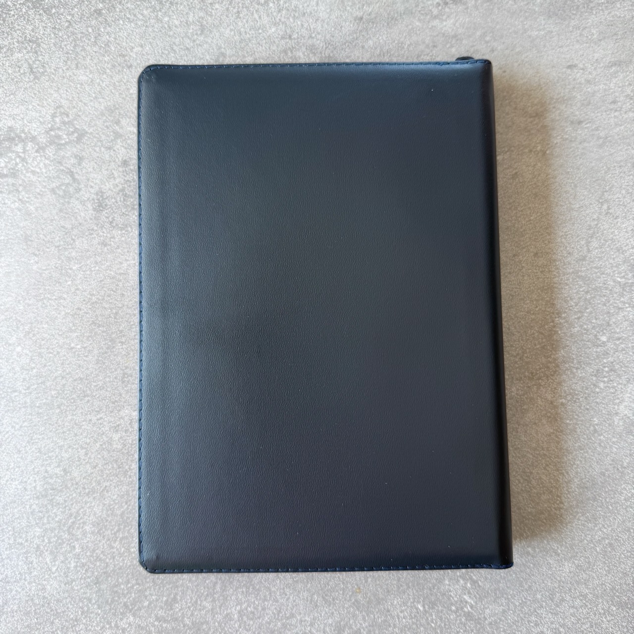 Библия 076z код 25076-31, дизайн "Библия с вензелем", кожаный переплет на молнии,  цвет темно-синий, размер 170x240 мм