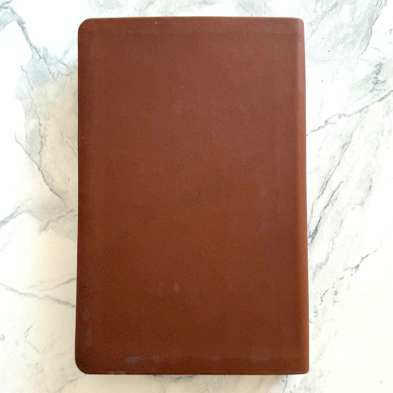 Библия 055 код 26055-46 термо штамп "Библия с вензелем", переплет из эко кожи, цвет коричневый, средний формат, 143*220 мм