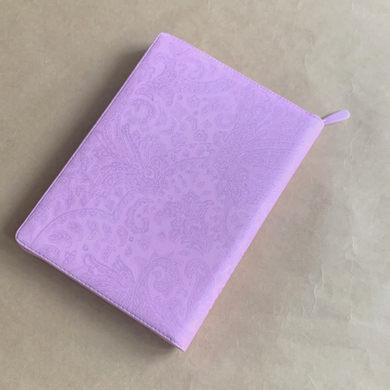 Библия 076zti код G2, дизайн "голубь" термо печать, переплет из искусственной кожи на молнии с индексами, цвет розовый с цветной печатью, размер 180x243 мм