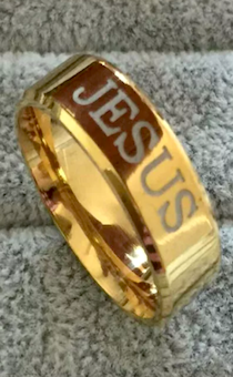 Кольцо, материал сталь, 19 размер (американский 9), с гравировкой КРЕСТ и надпись "JESUS" ,  цвет "золото", металлик
