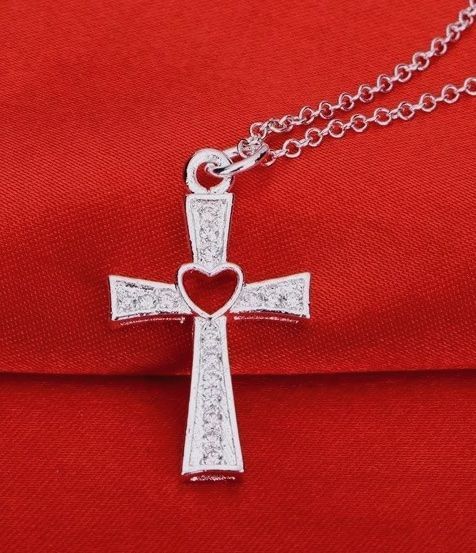 Кулон серебряный "Крест со стразами по середине сердце"  размер 23*30 мм, на цепочке с небольшими звеньями (длина 46 см), в специальном подарочном мешочке