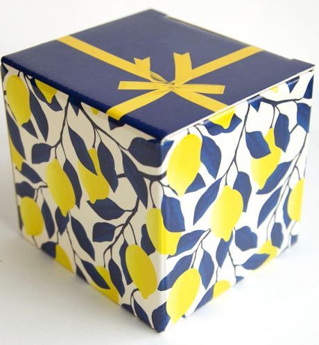 Подарочная цветная коробка для кружки «лимоны»