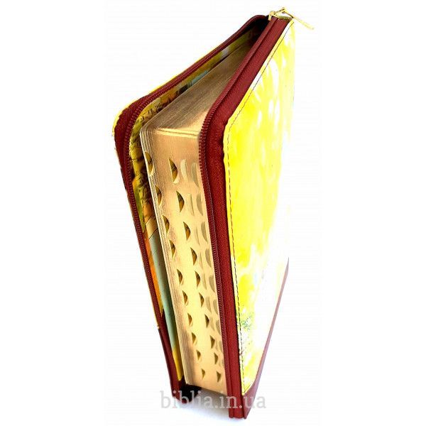 Библия 055 zti код 11552  переплет из эко кожи на молнии, цвет желто-коричневый с изображением винограда и надпись "Библия", средний формат, 145*205 мм, парал. места по центру страницы, кремовые страницы, золотой обрез, индексы,  крупный шрифт