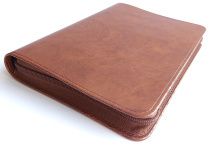 Чехол-сумка с ручкой на молнии для библии из эко кожи цвет светло-коричневый, размер 19*26 см.  Для библии 073-077 формата (17*24*35 мм)