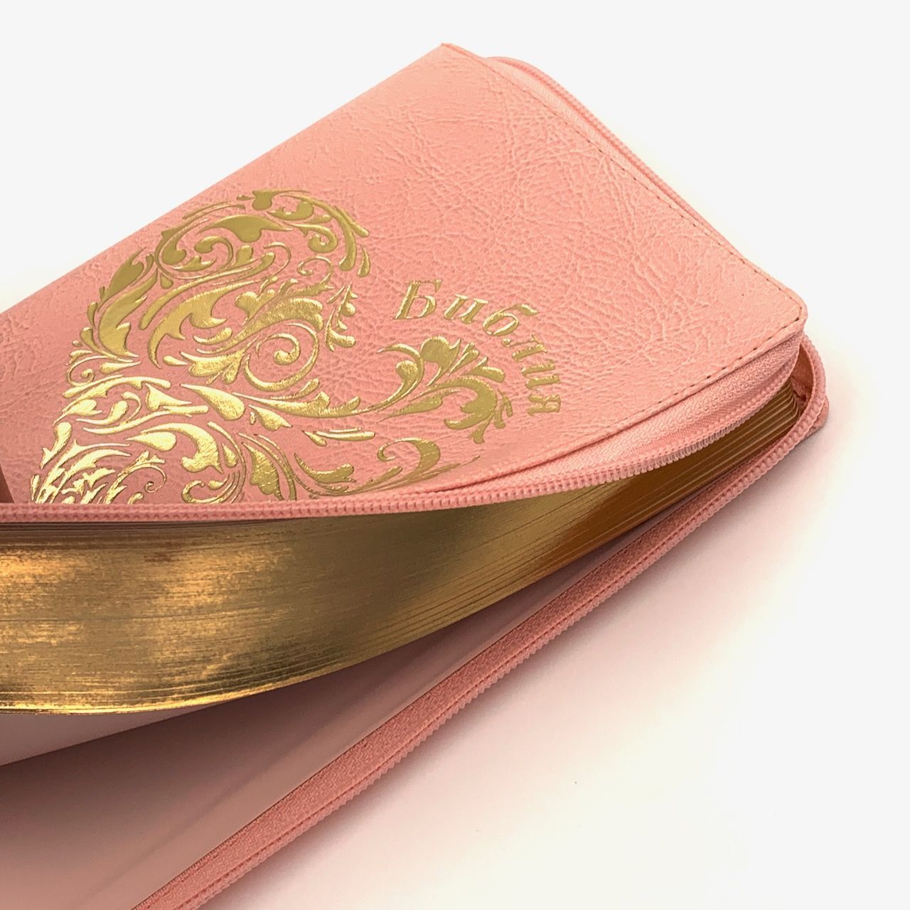 Библия 055z код I1b дизайн "золотое сердце", переплет из искусственной кожи на молнии, цвет розовый, средний формат, 143*220 мм,