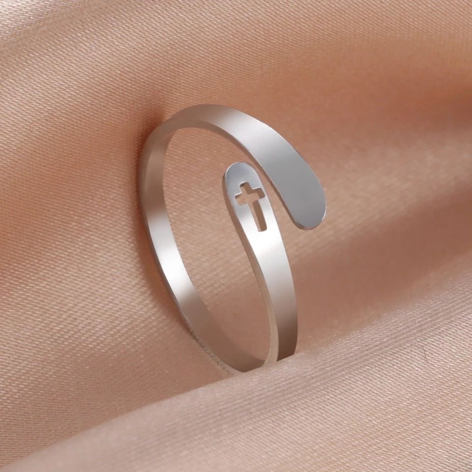 Кольцо универсальное, материал сталь,  "сквозной крестик",  цвет "серебро", размер регулируется