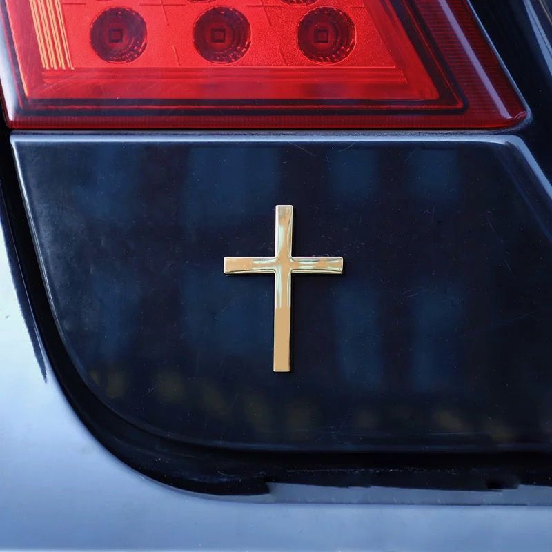 Наклейка на машину металл Крест цвет золото, размер 6,5*4 ,7 см