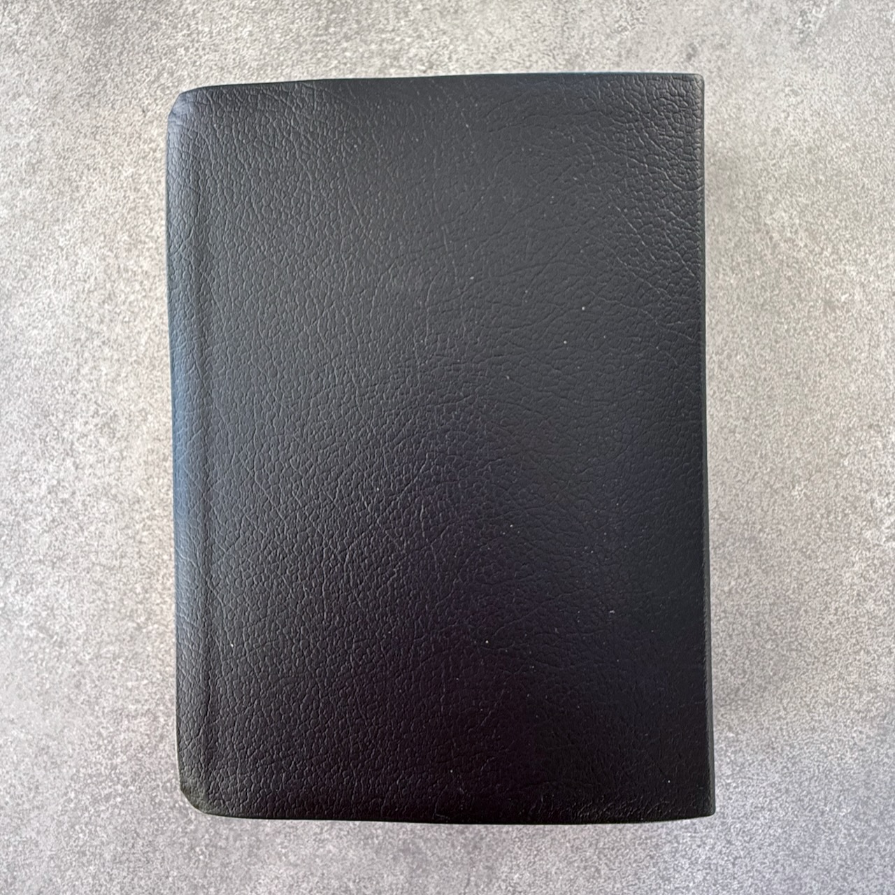 Библия с комментариями "Полноценная жизнь" 065TI, код 25065-9, кожаный переплет, две закладки, цвет черный пятнистый, цветные карты