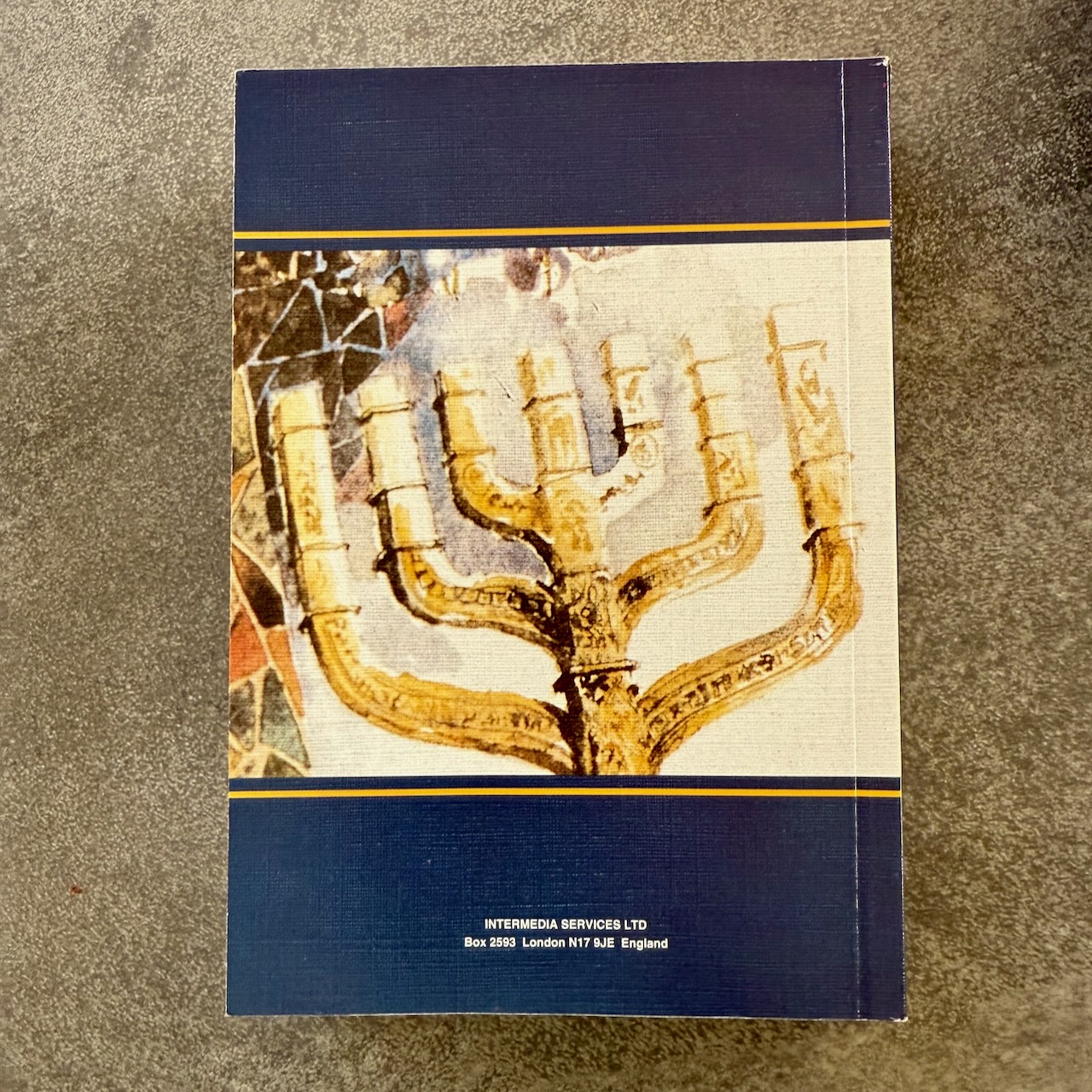 Дисконт. Небольшие потертости на обложке. Библия 045 формат "со звездой Давида", формат 125*175 мм, шрифт 10-11 кегеь, мягкий переплет, отдельно собраны обетования Бога, данные евреям