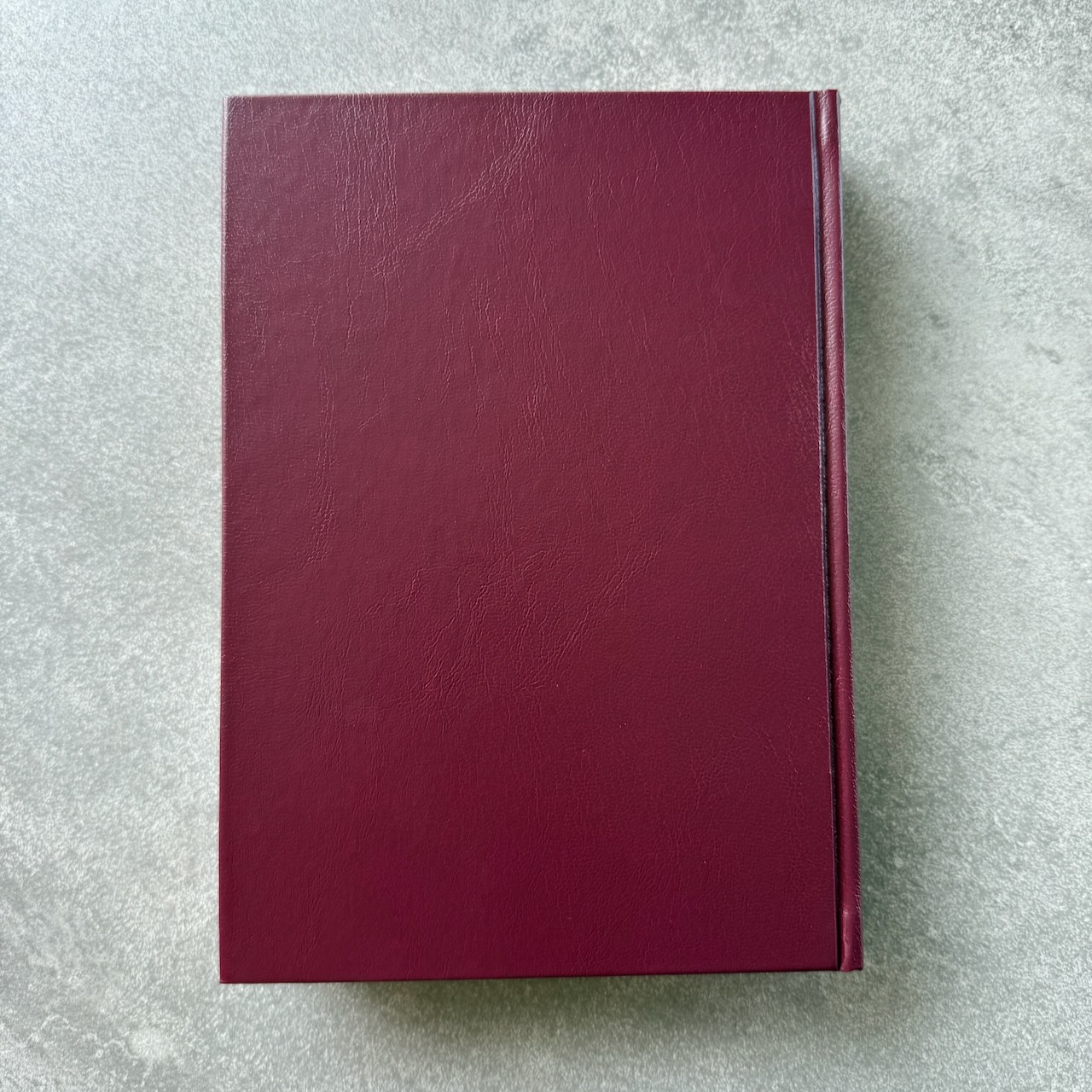 Библия 076 код 25076-5,  "Семейная библия", твердый переплет,  цвет бордо, размер 170x240 мм