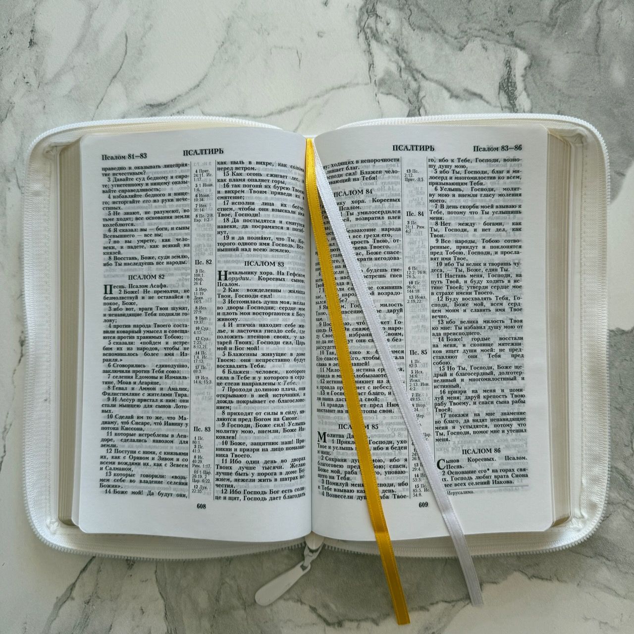 Библия 055z код 26055-36 термо штамп "терновый венец", переплет из эко кожи на молнии, цвет белый, средний формат, 143*220 мм