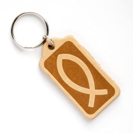 Брелок кожаный в форме прямоугольника "Рыбка" цвет молочный