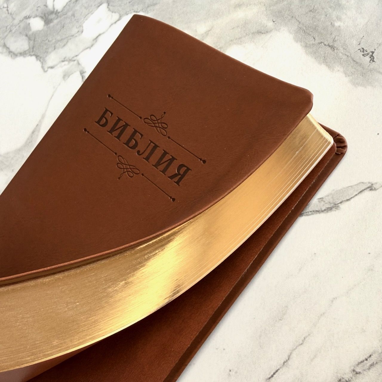 Библия 055 код 26055-46 термо штамп "Библия с вензелем", переплет из эко кожи, цвет коричневый, средний формат, 143*220 мм