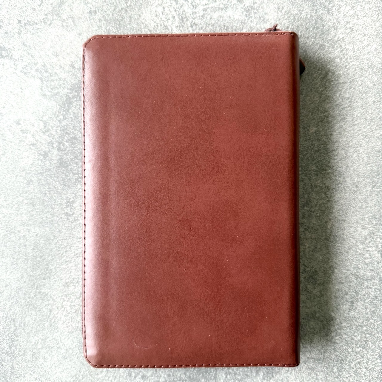 Библия 048 zti код 25048-24  дизайн "термо штамп терновый венец", кожаный переплет на молнии с индексами, цвет коричневый, формат 125*195 мм