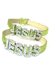 Браслет сверкающий цвет салатовый кож зам. со сверкающими  буквами "JESUS" на застежке