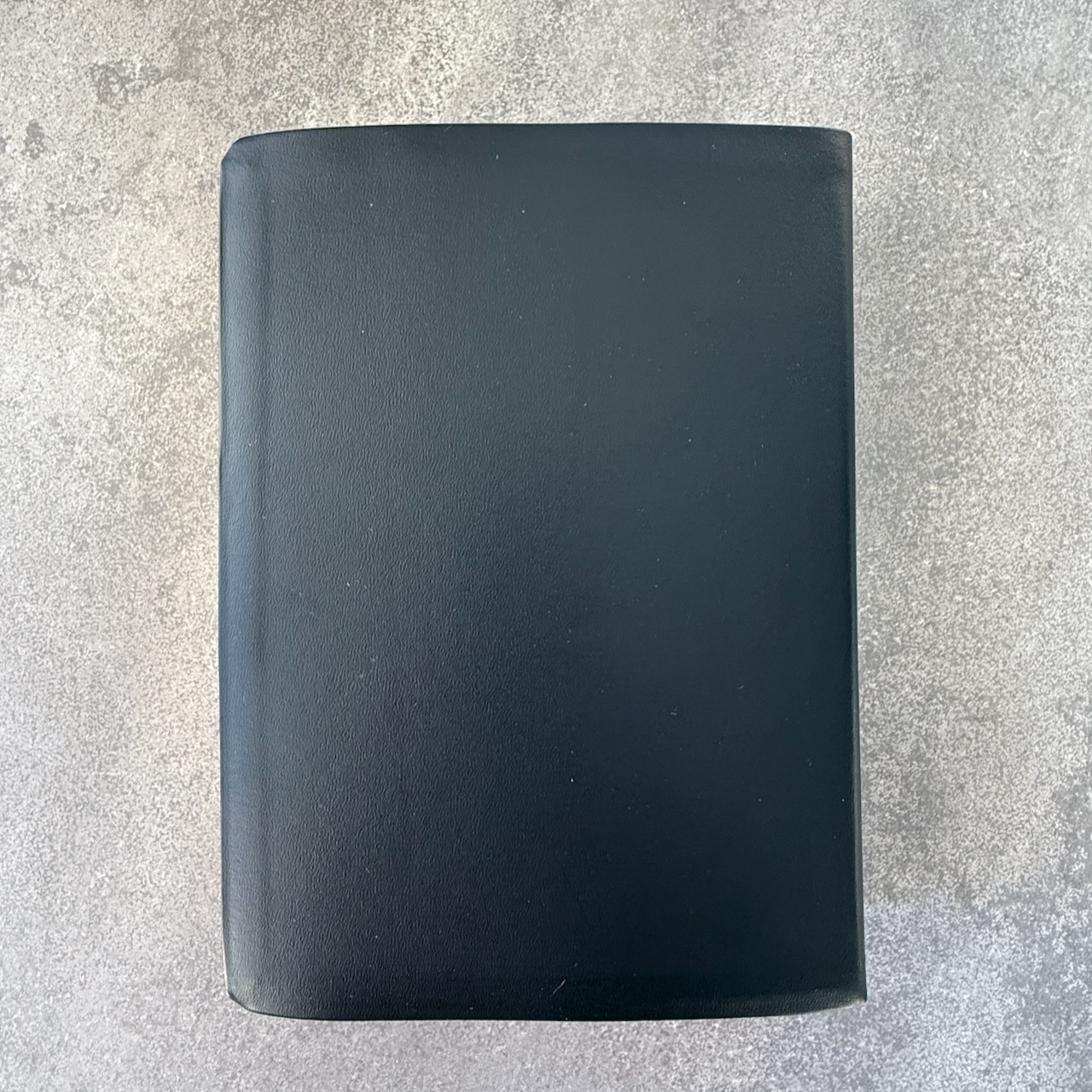 Библия с комментариями "Полноценная жизнь" 065TI, код 25065-14, кожаный переплет, две закладки, цвет черный гладкий, цветные карты