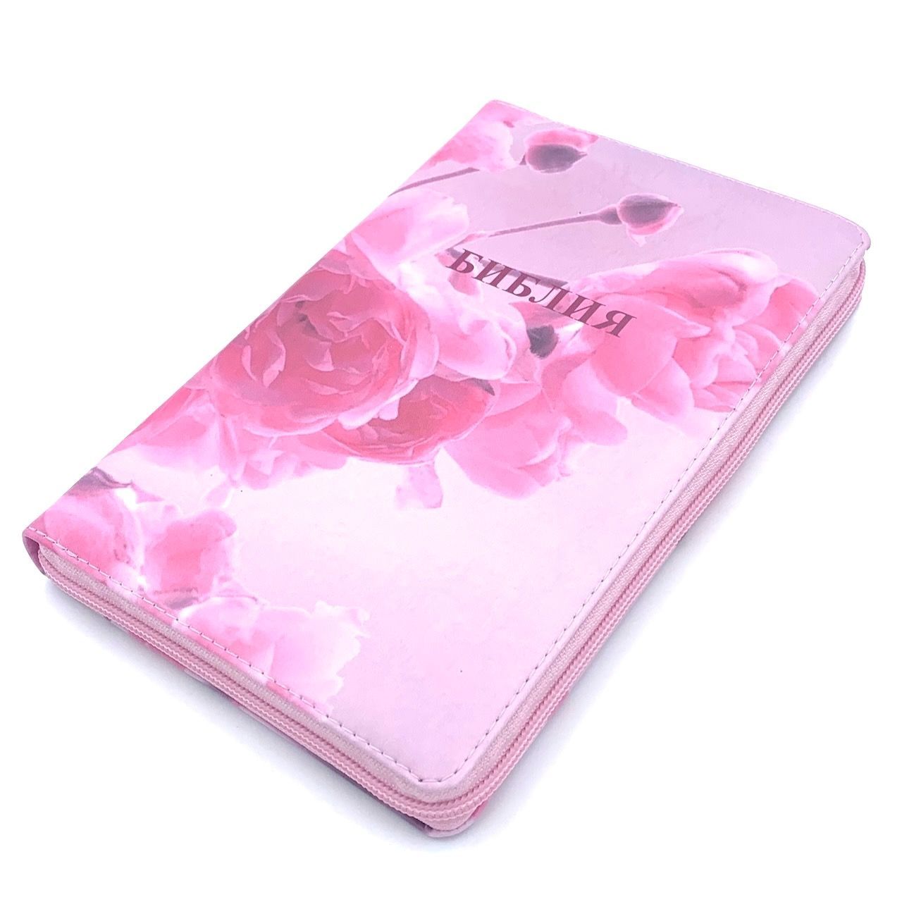 Дисконт. Две еле заметные серые точки на лицевой обложке сверху. Библия 055zti код 24055-17 цветная печать "Розы", переплет из искусственной кожи на молнии с индексами, формат 143*220 мм
