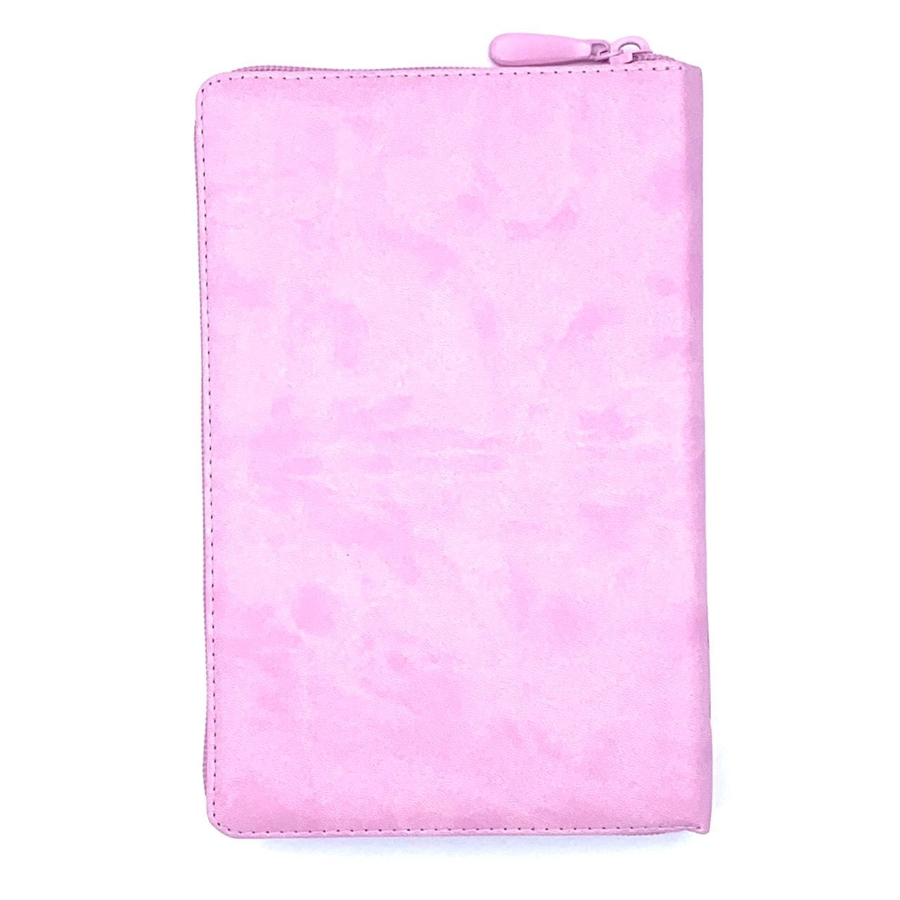 Библия 055zti код 24055-18 дизайн "золотое сердце", переплет из искусственной кожи на молнии с индексами, цвет нежно розовый, средний формат, 143*220 мм