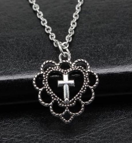 Кулон металлический "Сердце с узорами полое внутри крест", цвет "серебро",  размер 21*20 мм, на металлической цепочке