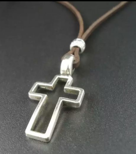 Кулон металлический "Крест полый", цвет "серебро",  размер 35*19 мм, на кожаном  длинном шнурочке 80 см