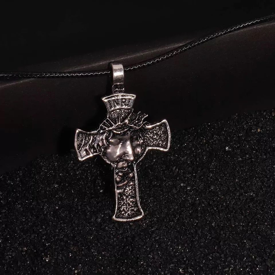 Кулон металлический КРЕСТ с изображением Христа , размер 40*29 мм, цвет "серебро" на шнурочке 45+5 см